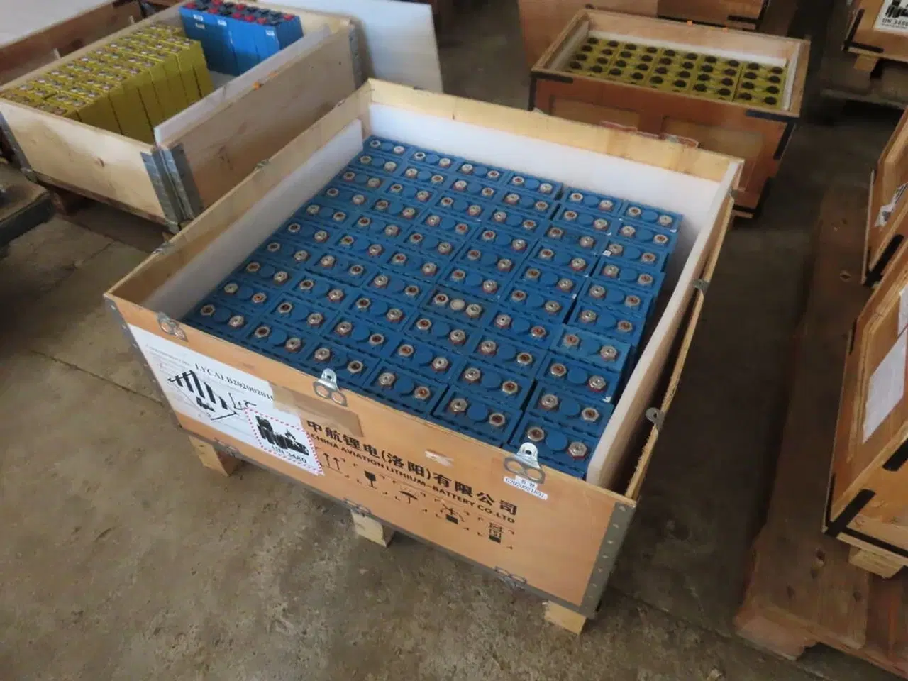 Billede 1 - Kasse med 66 stk lithium ion batterier CALB