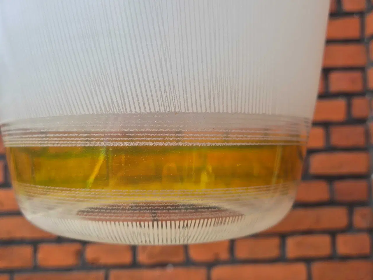 Billede 5 - Smuk glaslampe med gylden ring