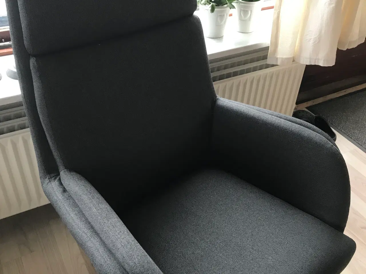 Billede 1 - Lænestol med vippefunktion og skammel