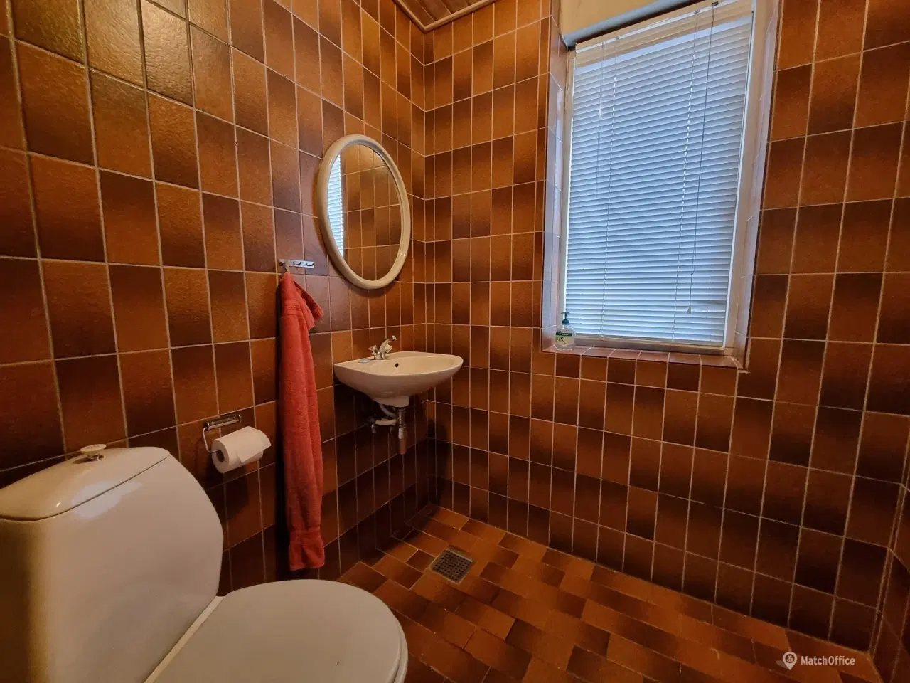 Billede 12 - Markant og synlig ejendom - engroshandel. liberalt erhverv og bolig