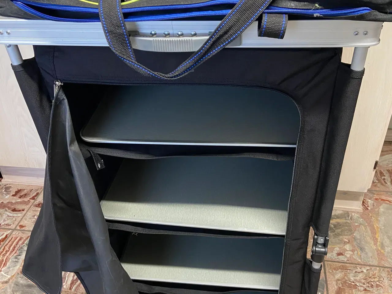 Billede 1 - Outwell skab med hylder 101x60x60x10