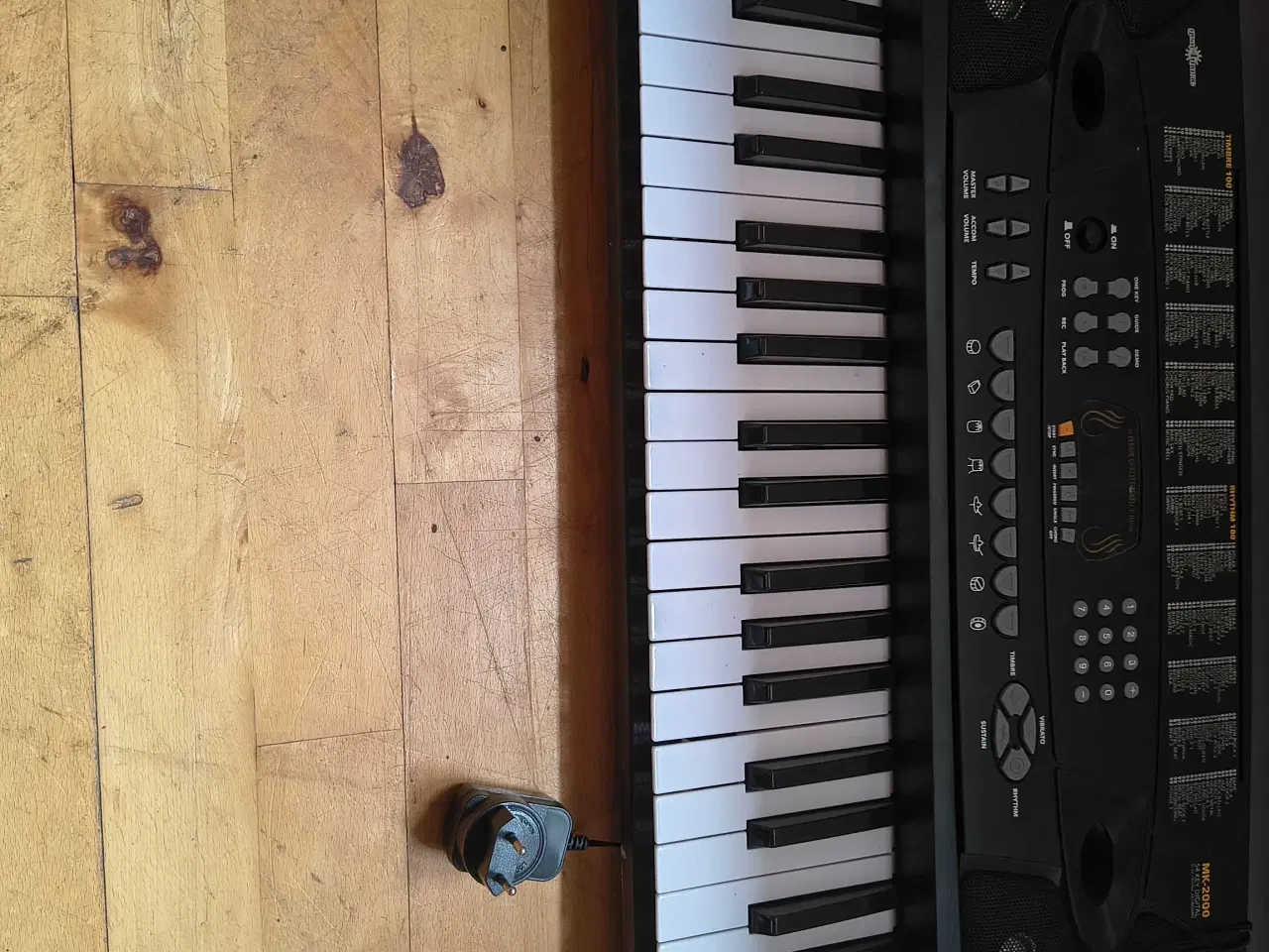 Billede 1 - RIGTIG GODT KEYBOARD TIL SMÅ PENGE