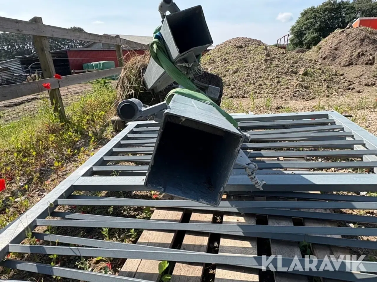 Billede 7 - Dobbelt låge med stolper