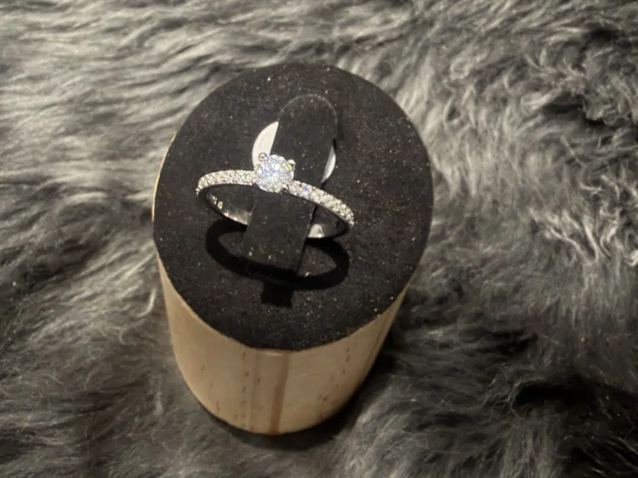 Billede 4 - Smuk Ring m. 0,3carat moissanite Diamant 