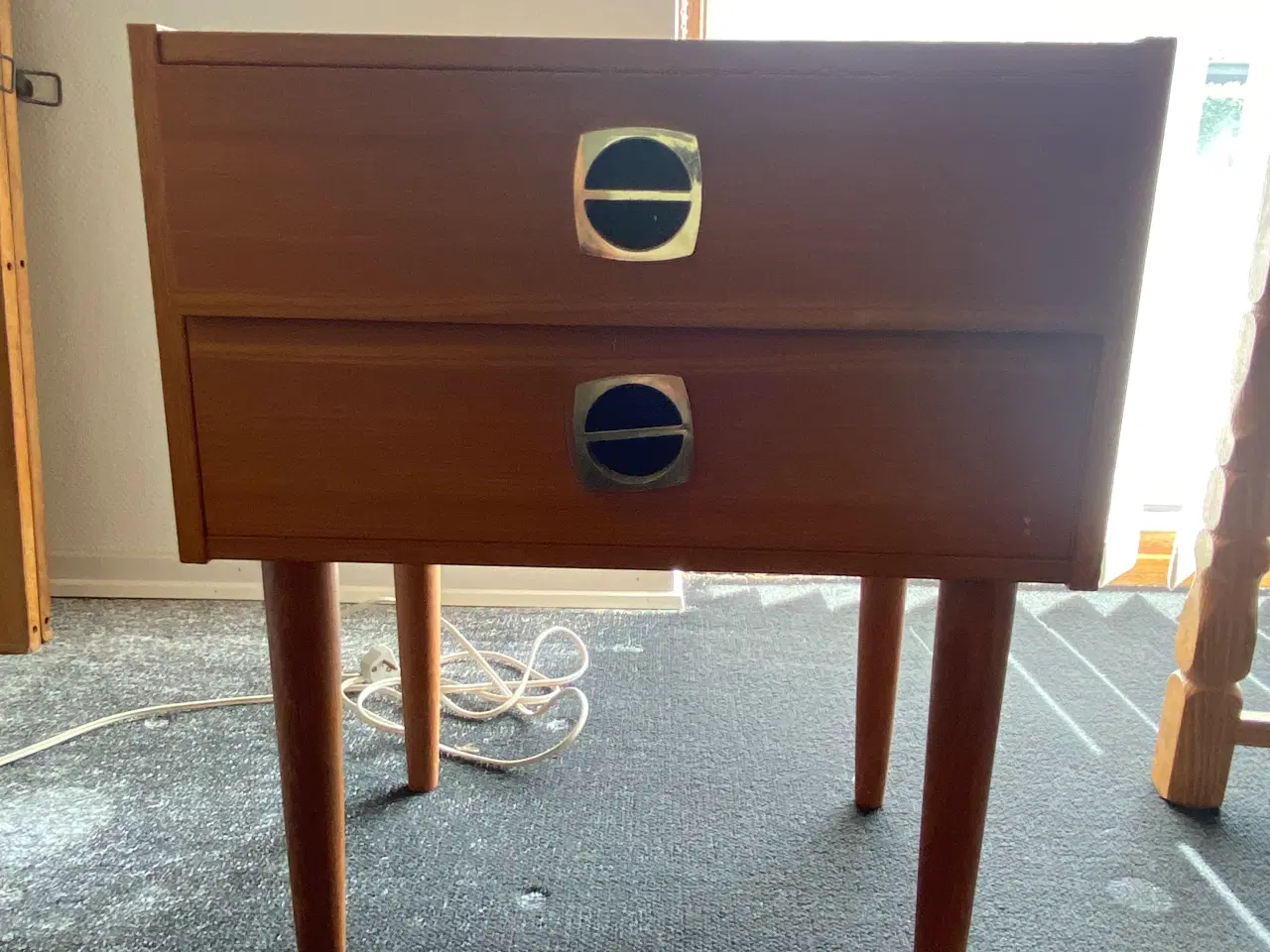 Billede 1 - Sengebord i teaktræ