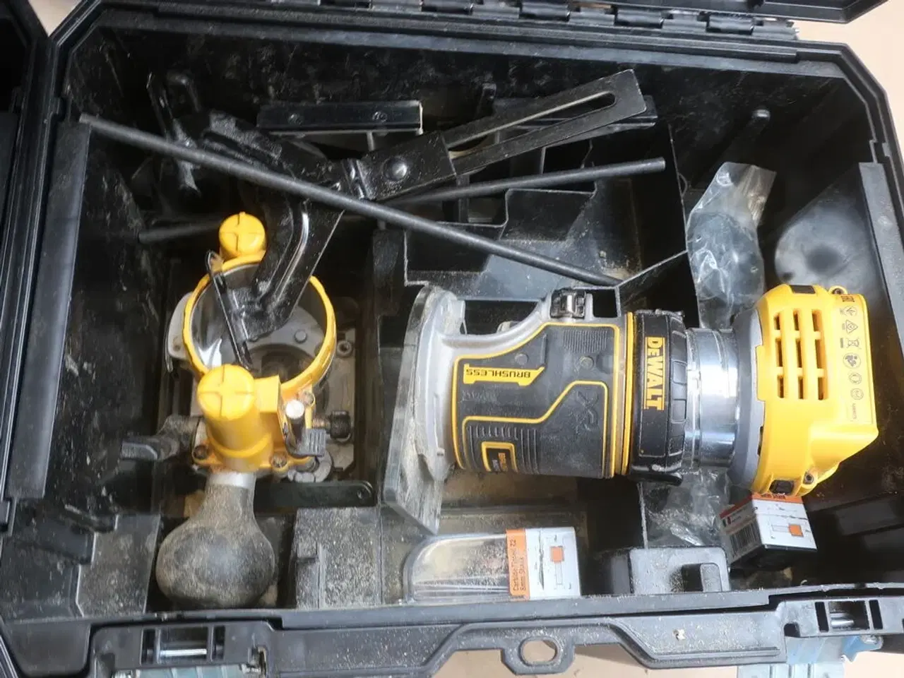 Billede 2 - Overfræser DEWALT DCW600