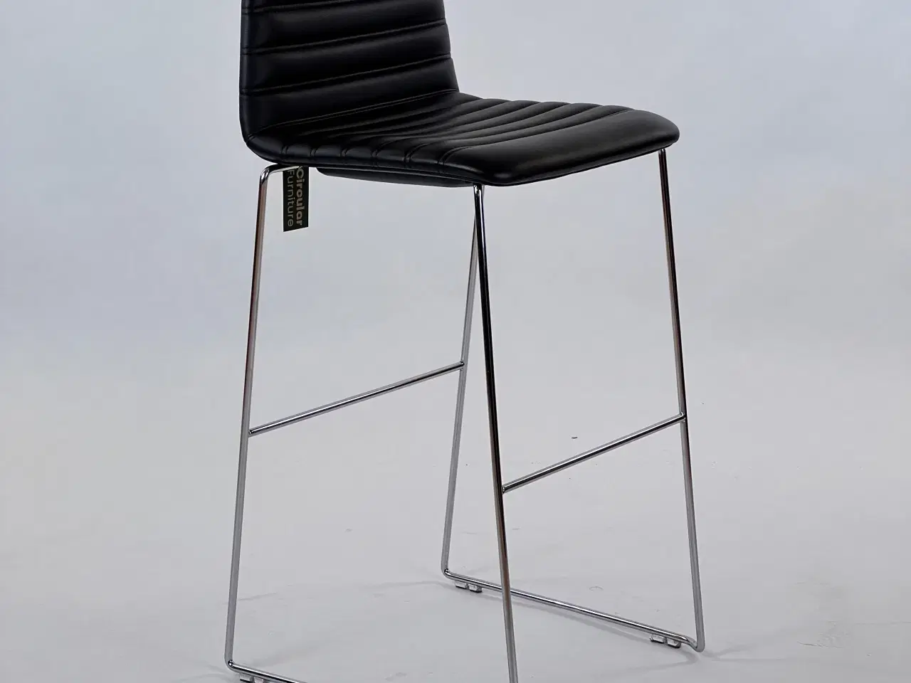 Billede 1 - Paustian - Spinal Chair 44, Sled base chrome, Counter height | Channel stitching, læder