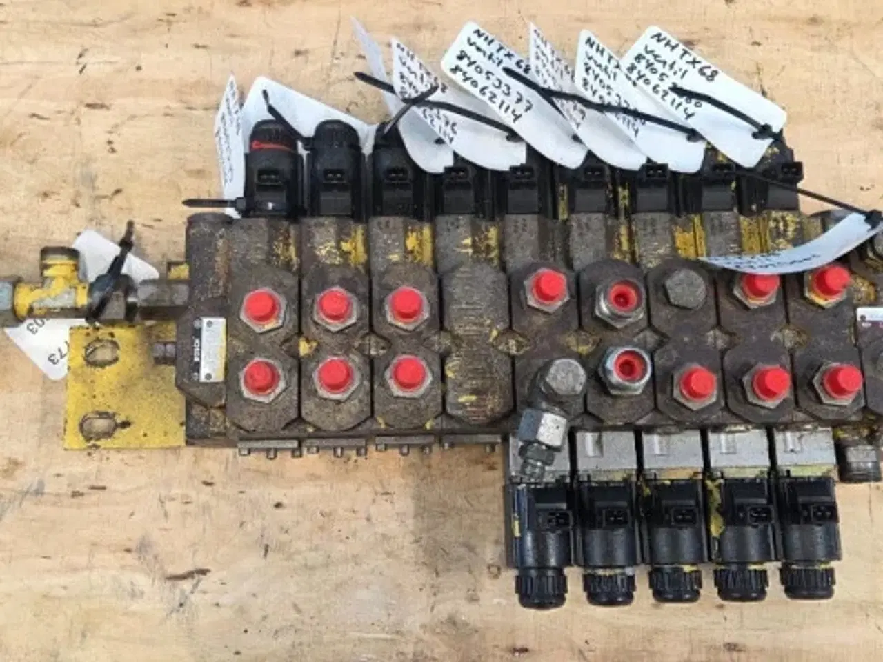 Billede 3 - New Holland TX68 Hydraulikventil 84023470