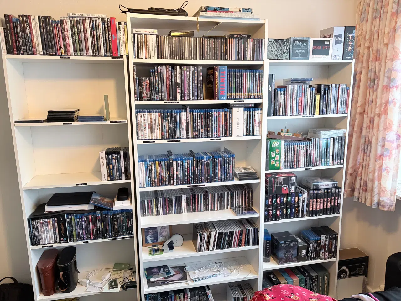 Billede 1 - Cd/video reoler sælges