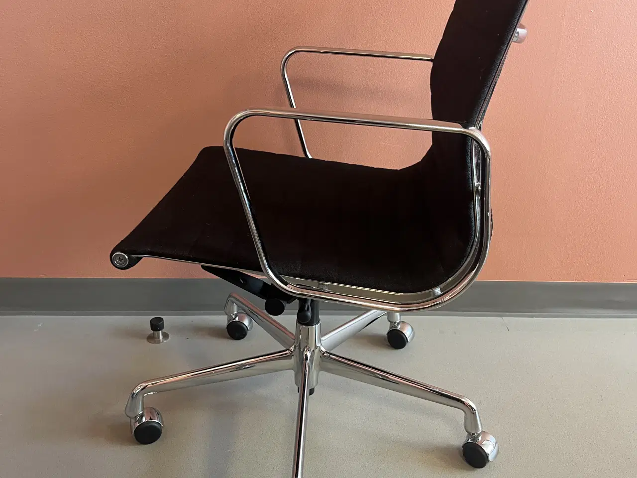 Billede 2 - Eames kontorstol EA 117