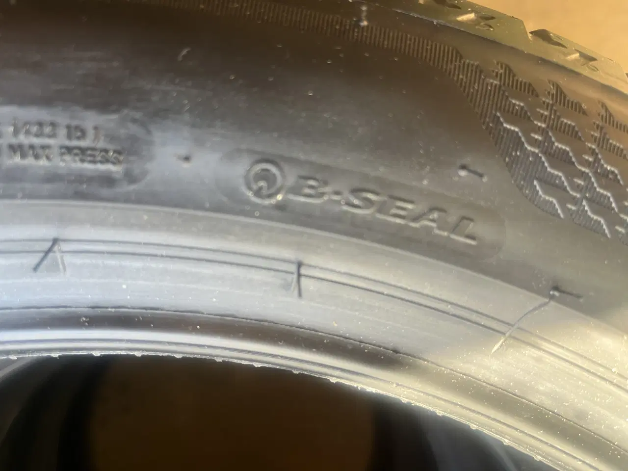 Billede 3 - Nye 215-50-19 Sommerdæk. Bridgestone.