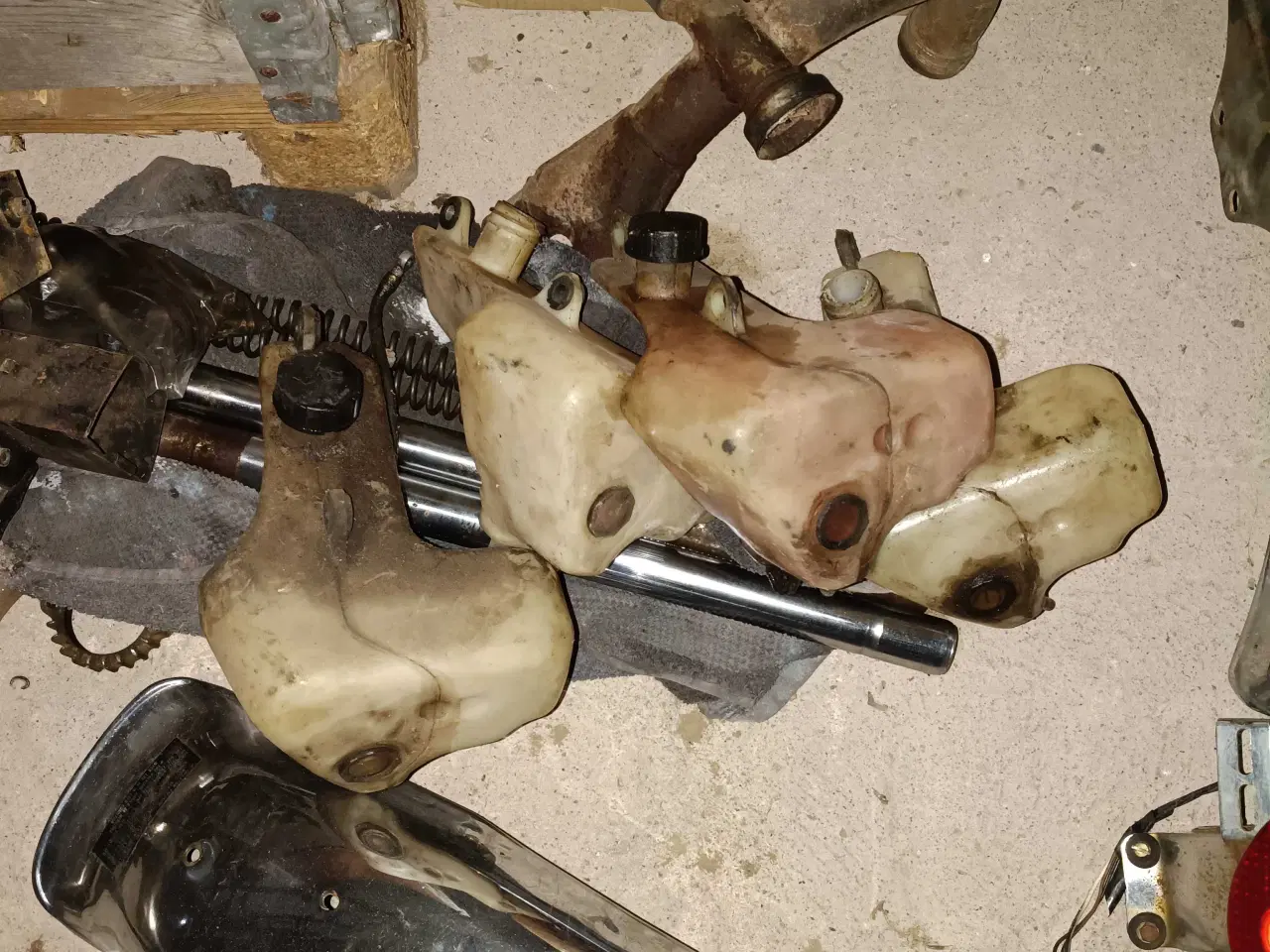 Billede 1 - Diverse reservedele til suzuki gt 380, gt 550, 750