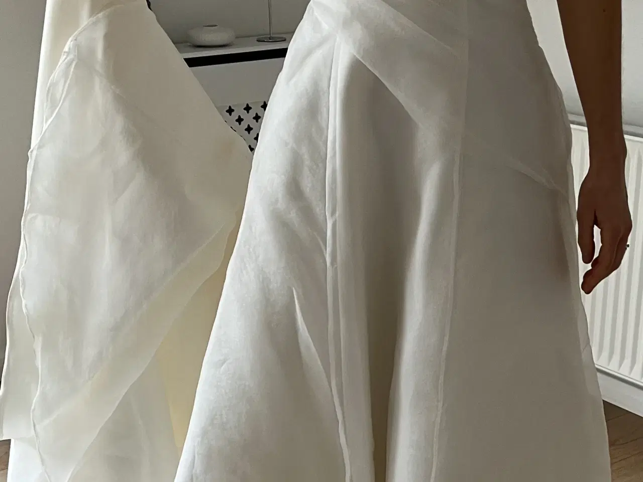 Billede 4 - Velholdt brudekjole i romantisk stil