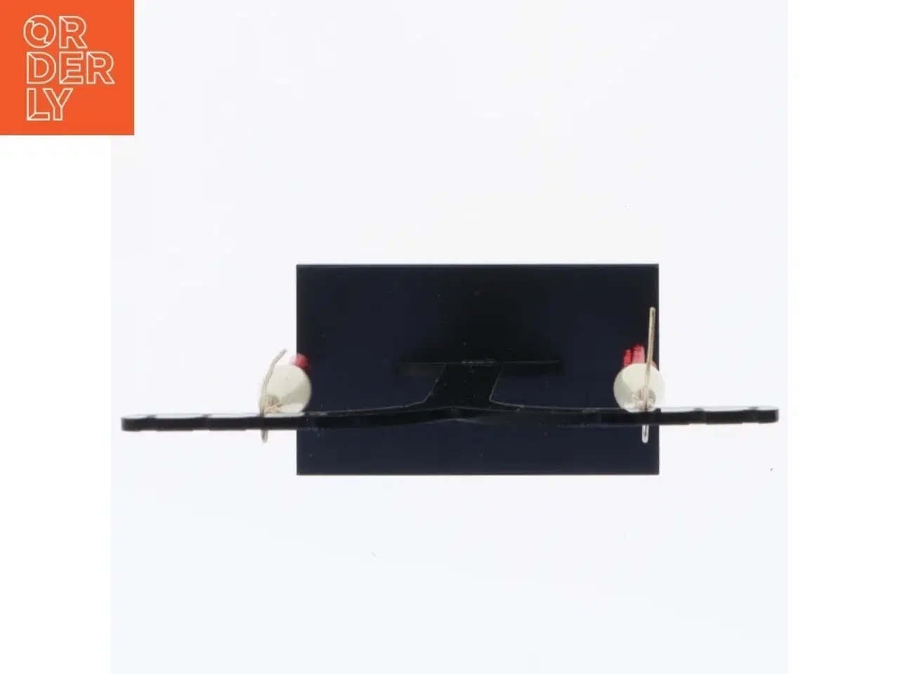 Billede 2 - Øreringe med hvid dråbe og rød kæde (str. 9 x 1 cm)