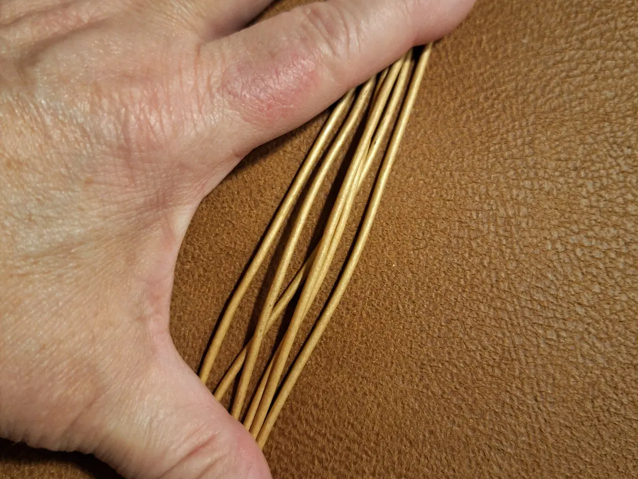 Billede 4 - Brunt læderarmbånd med magnetlås 