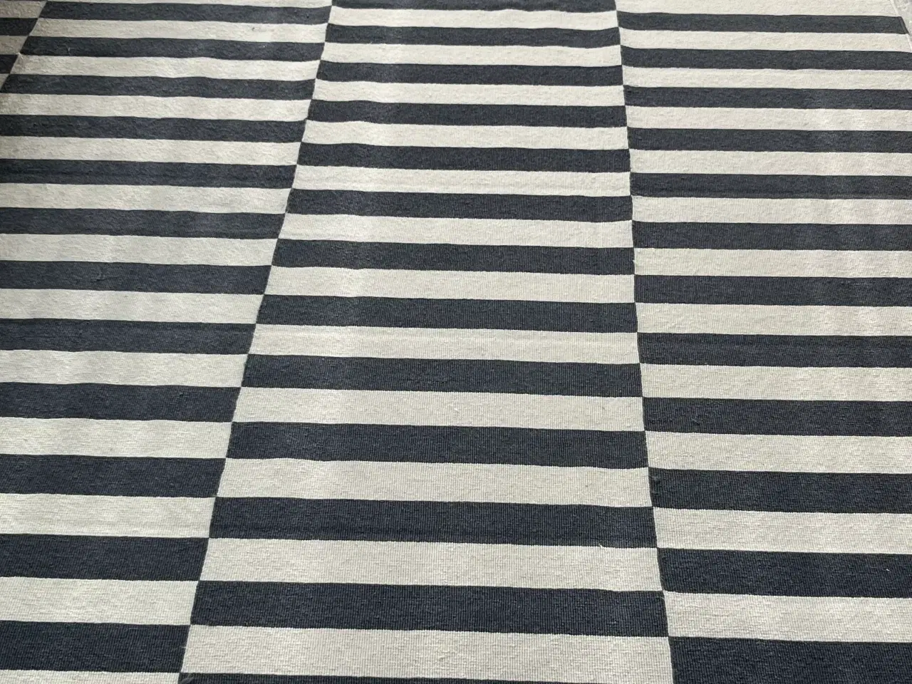 Billede 1 - 2 ens Gulvtæpper i uld