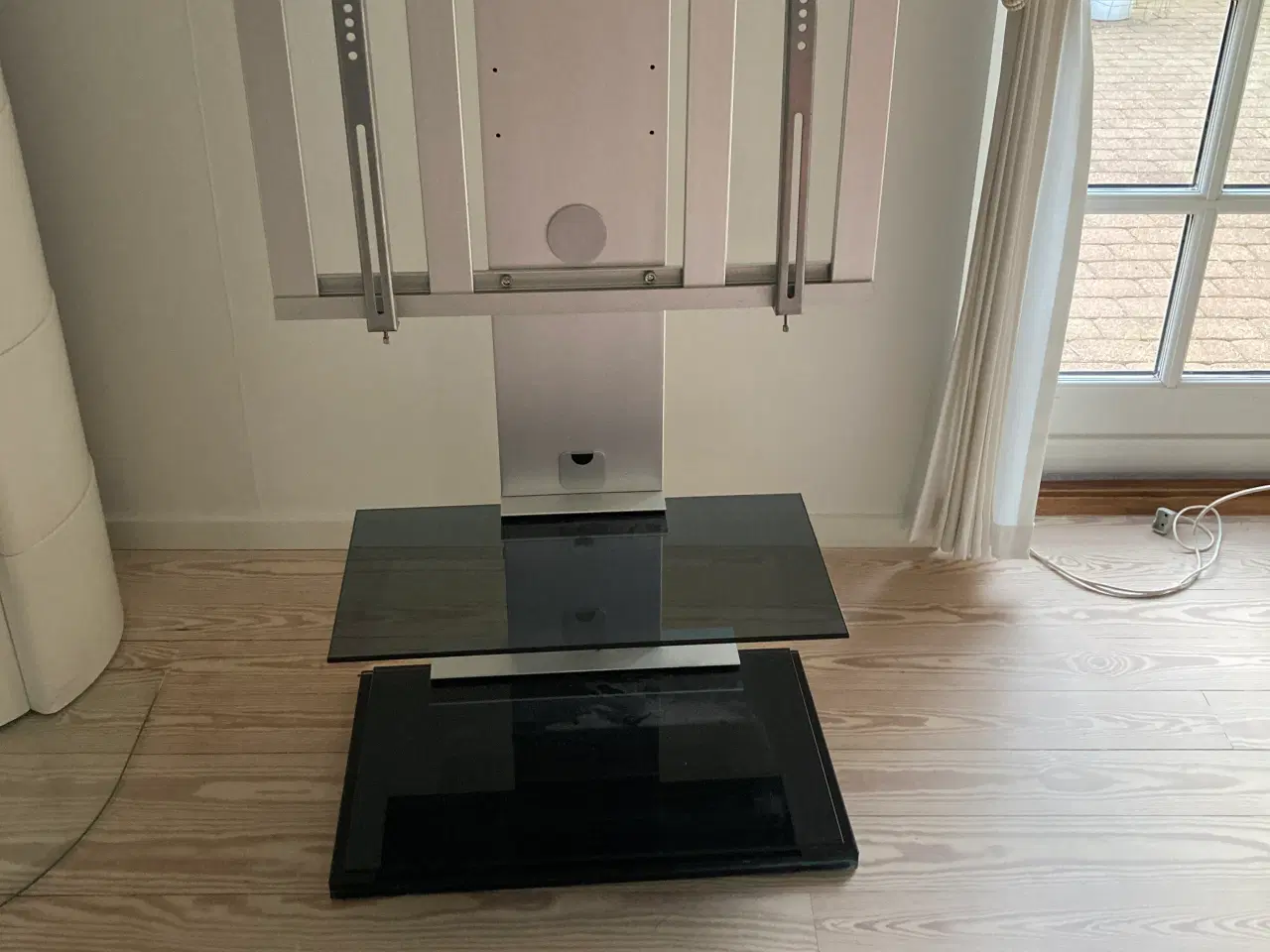 Billede 4 - Tv bord/stander med glasplader