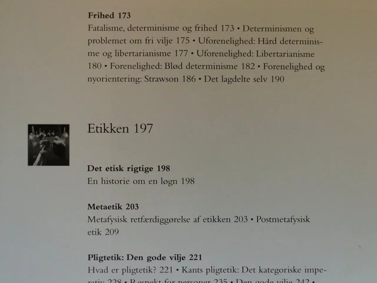 Billede 3 - politikens filosofihåndbog, af jørgen husted og po