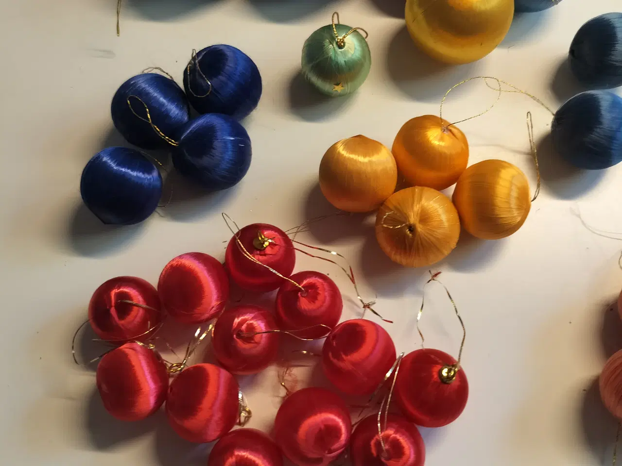 Billede 3 - Gamle Silke julekugler 35 stk