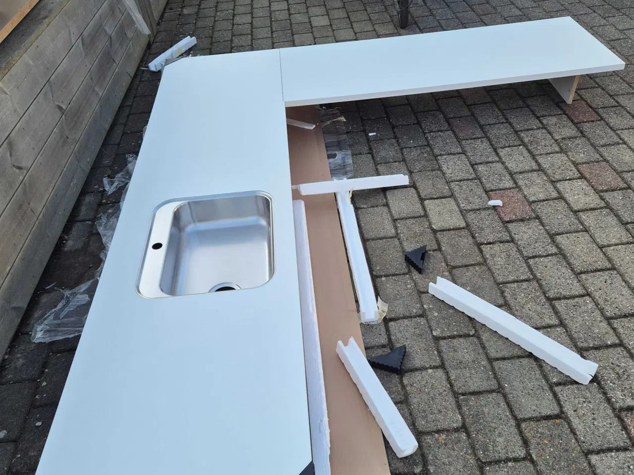 Billede 2 - HELT Ny Bordplade med vask og vinkel. 