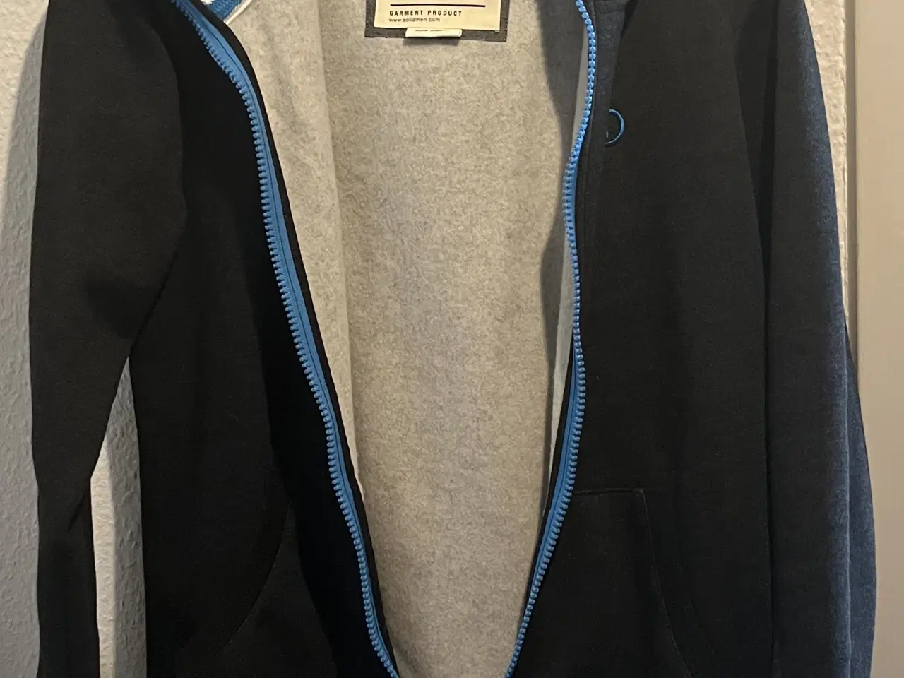 Billede 1 - Hættetrøje med lynlås