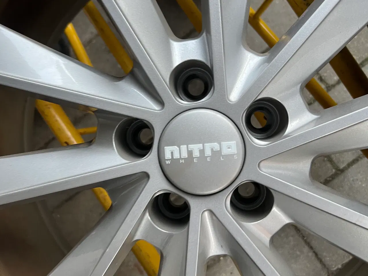 Billede 3 - 245/45R20 vinterdæk på alufælge