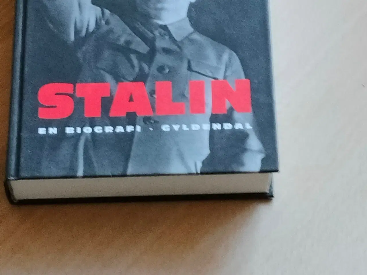 Billede 1 - Bog Stalin en biografi 