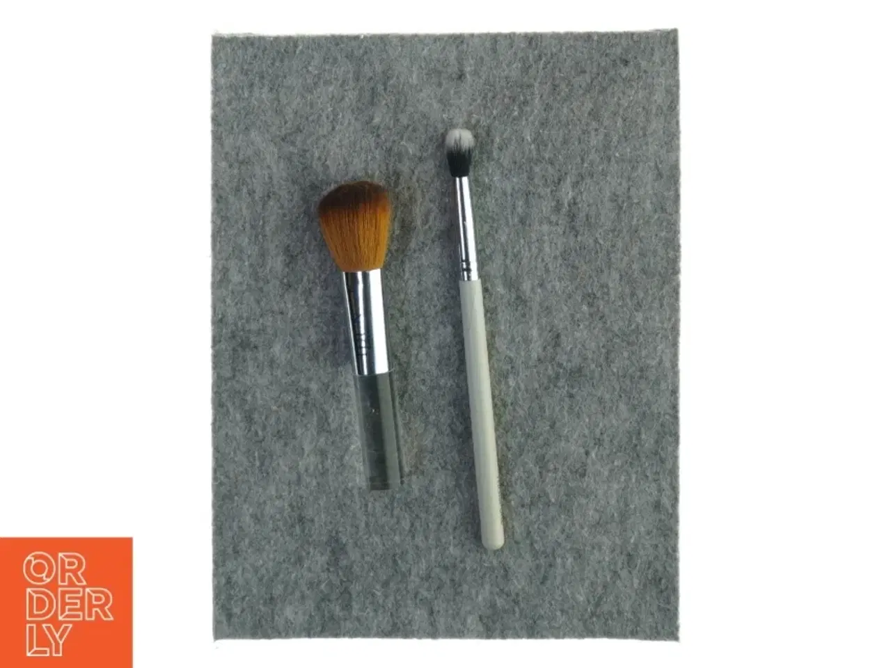 Billede 1 - Makeup børster 2 stk. (str. 12 og 17cm)