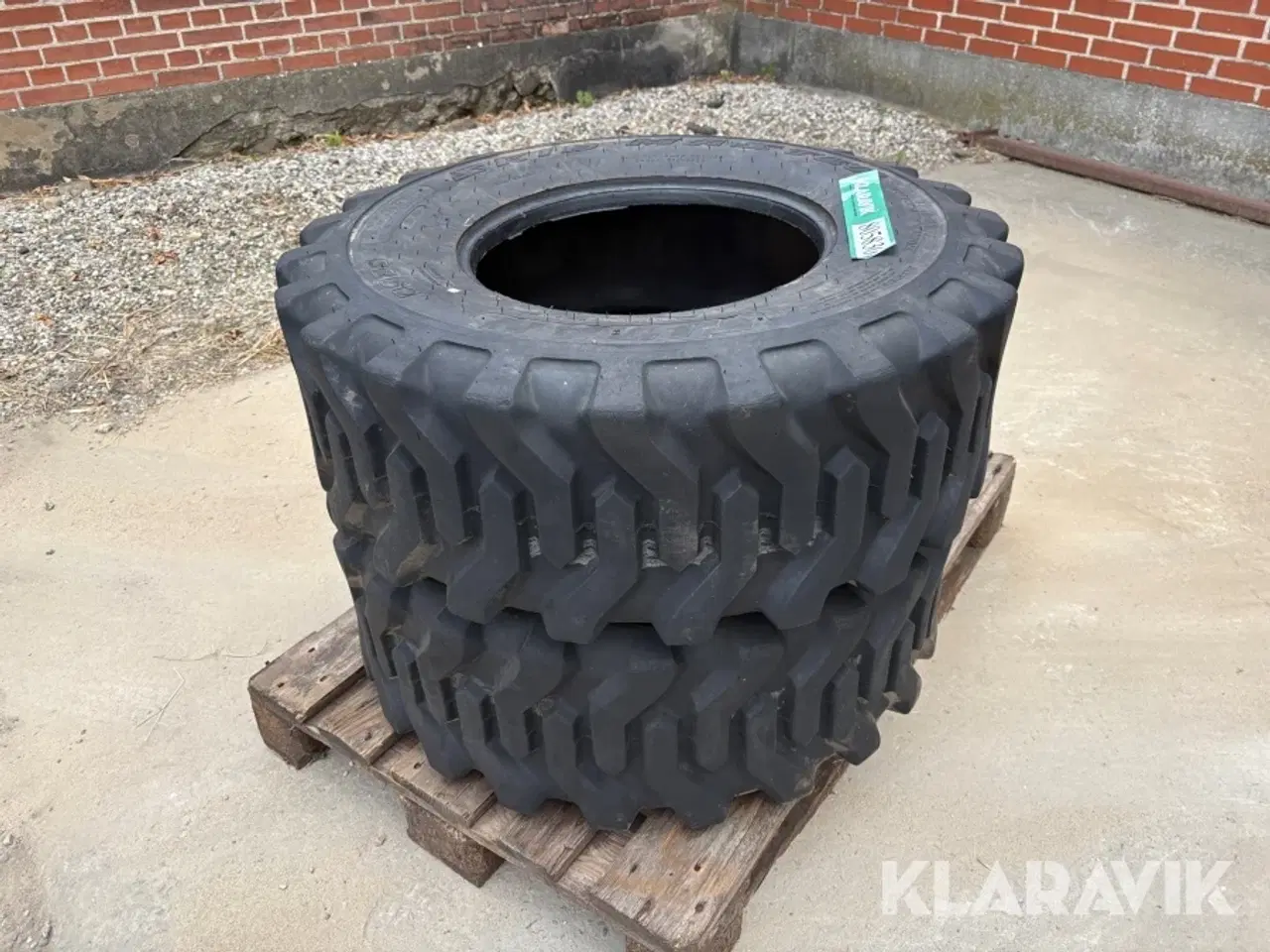 Billede 3 - Dæk Titan Skid master 2 styk