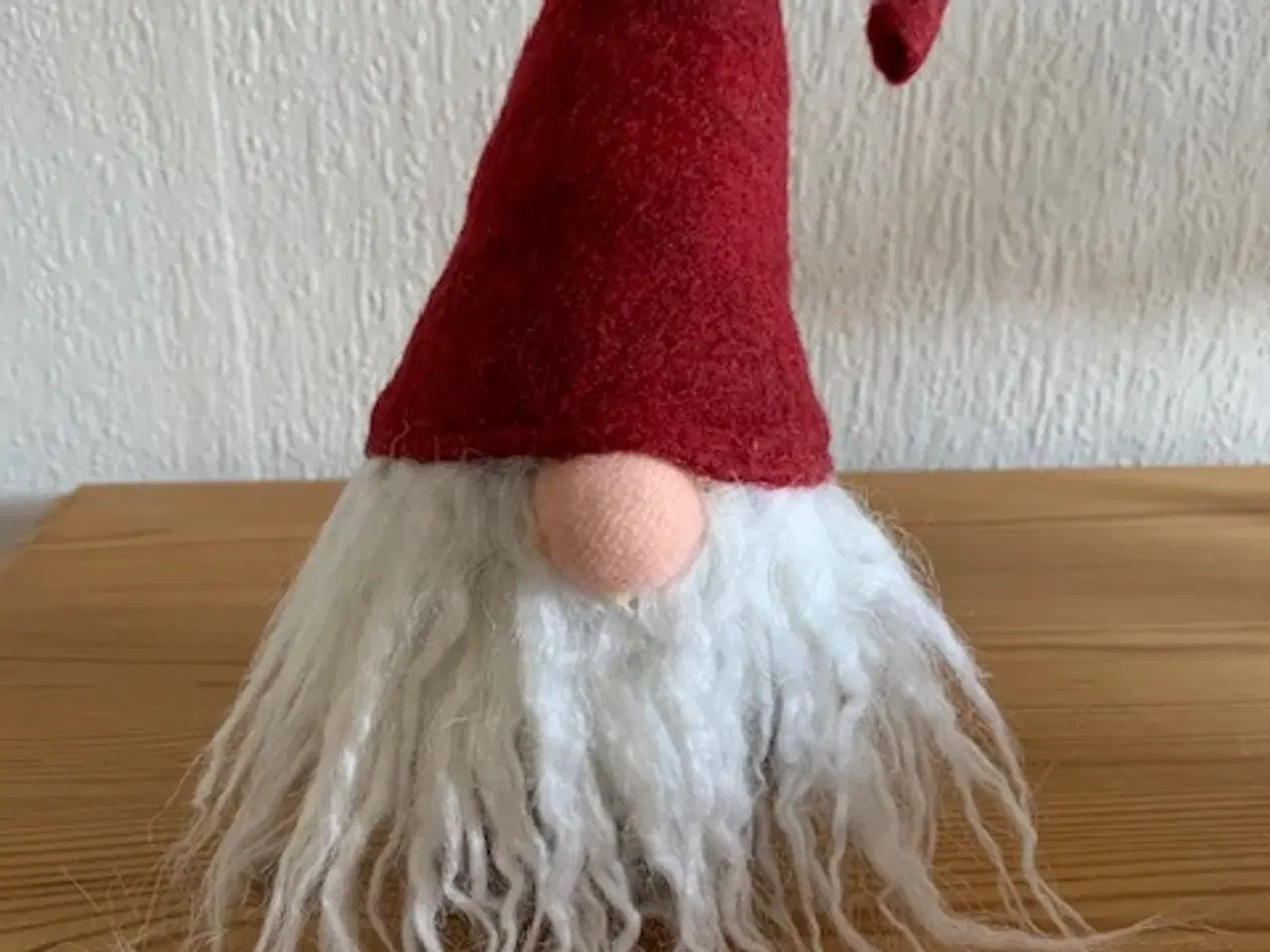 Billede 1 - Nisse med næse og ingen/skjulte øjne