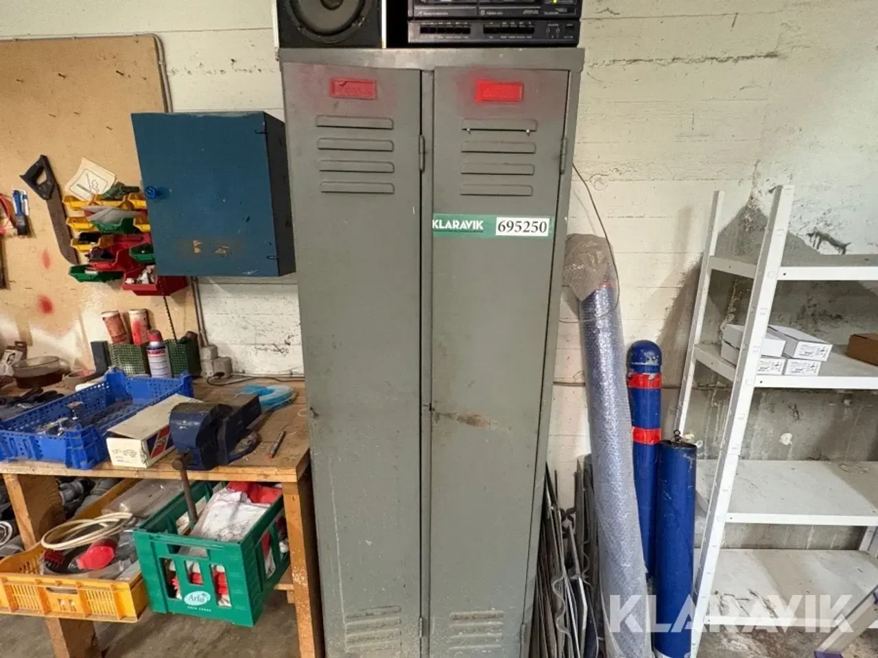 Billede 3 - Garderobeskab og stereoanlæg