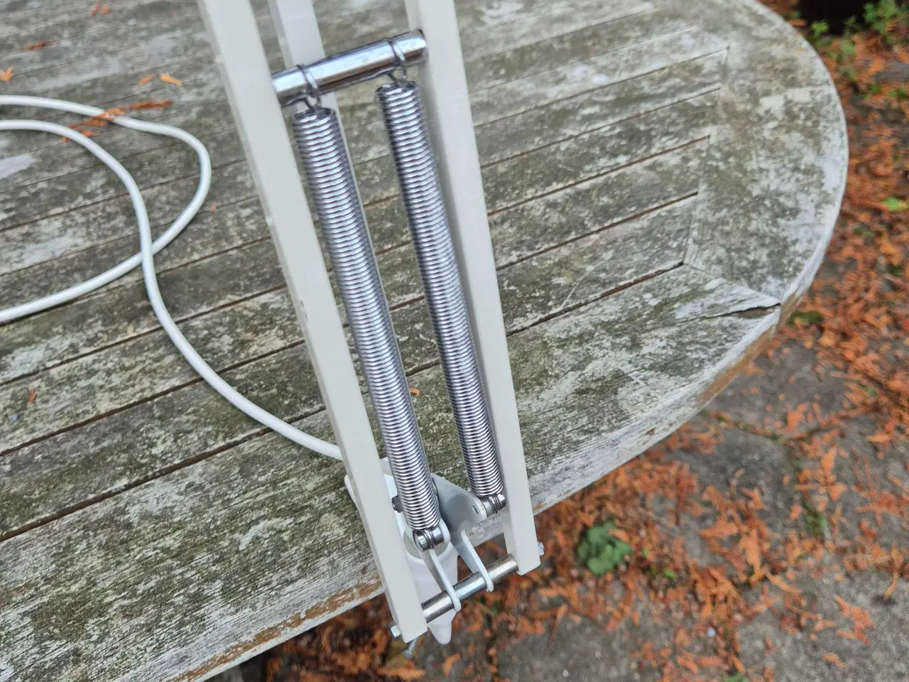 Billede 11 - Hvid arkitektlampe fra Luxo med parabolskærm