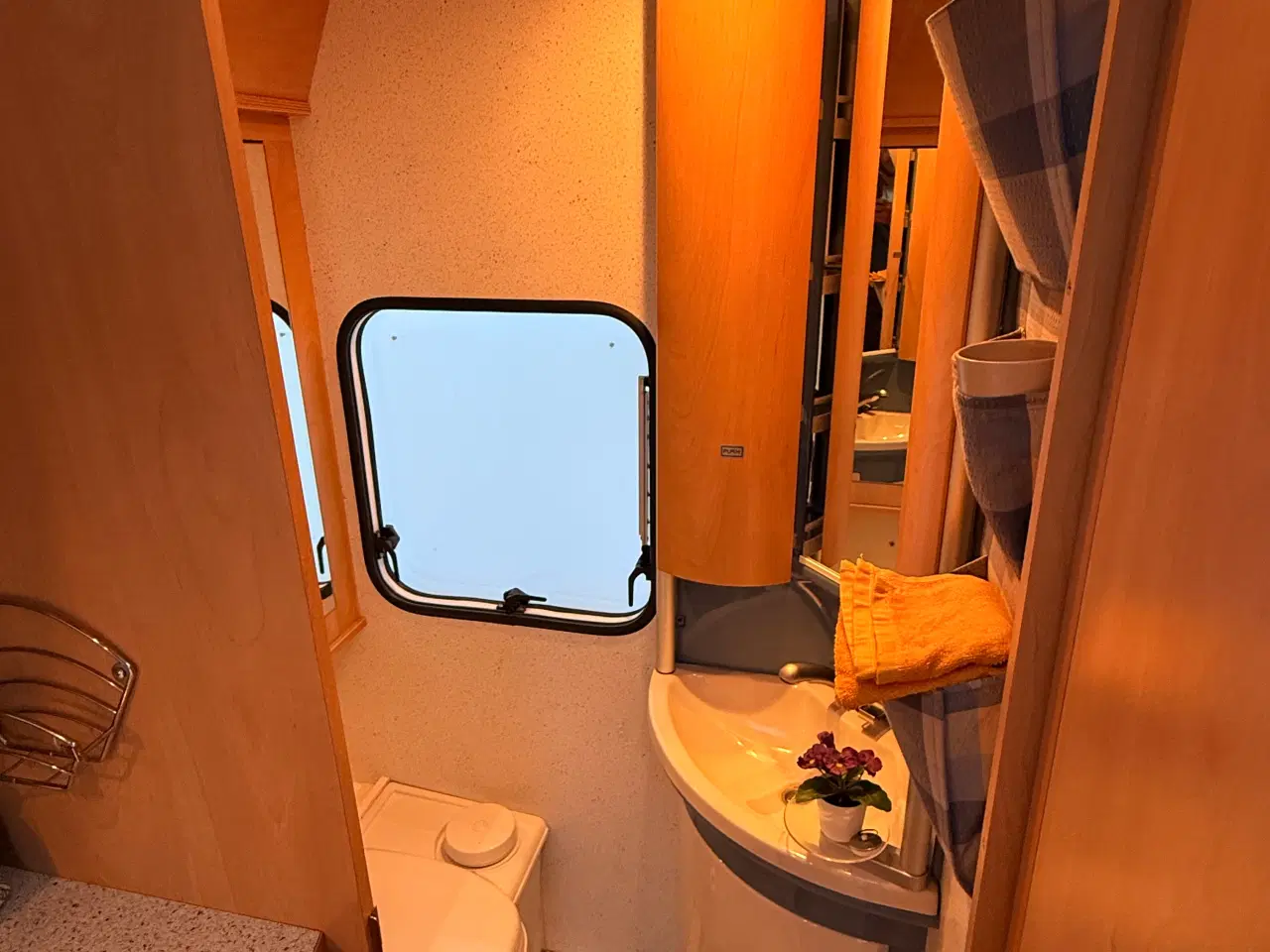 Billede 13 - 2001 Burstner Ventana 400 TS / AirCon/ Fortelt