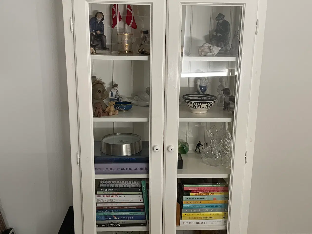 Billede 1 - Vitrine skab - hvidt massiv træ