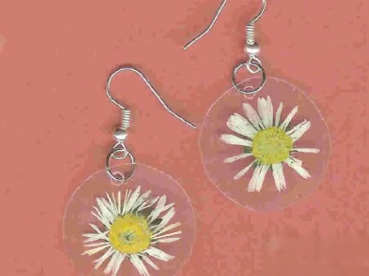 Billede 5 - Øreringe / ørestikker / øreclips med bellis blomst