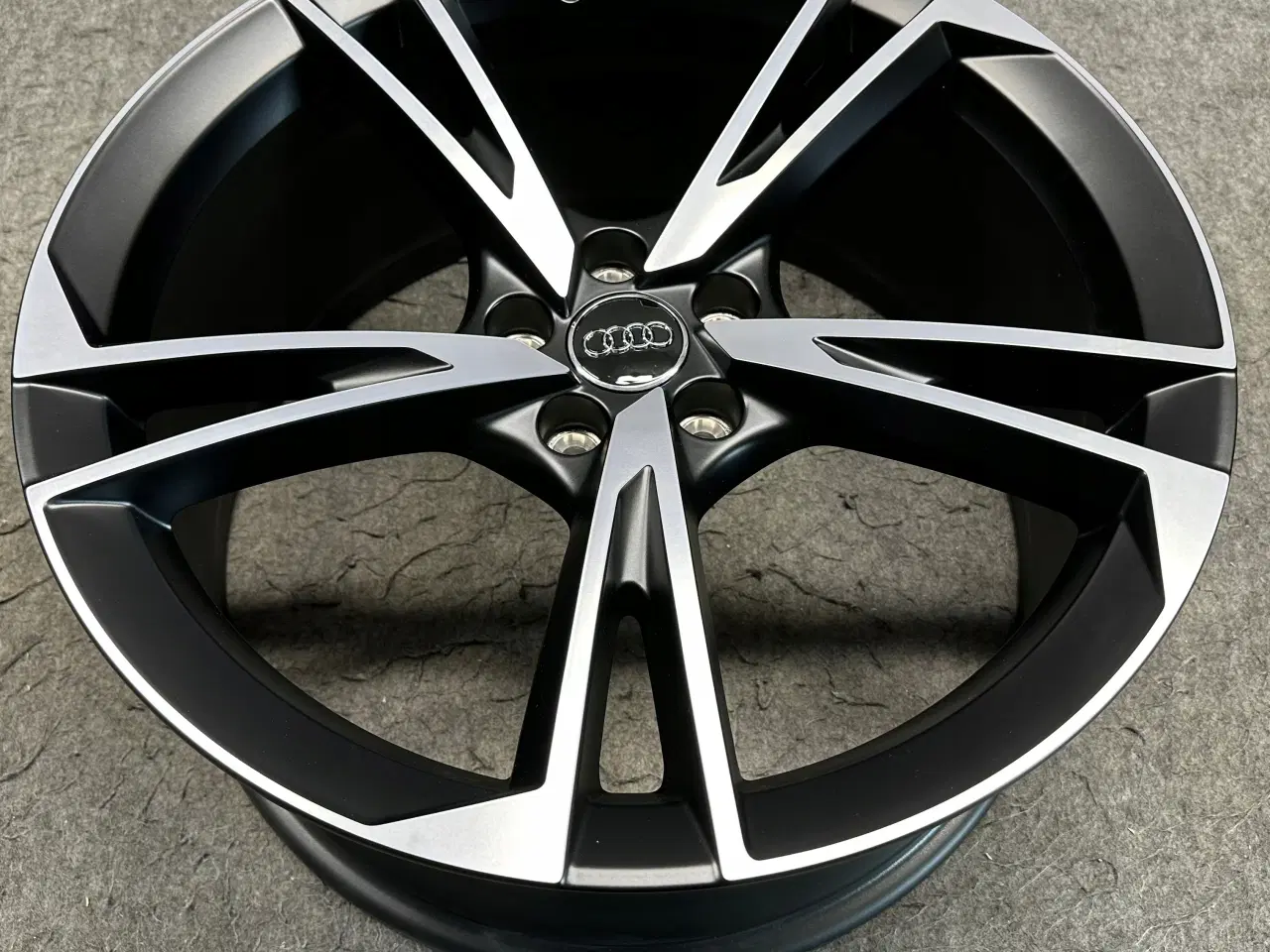 Billede 1 - ALUFÆLGE AUDI A5 8W0 20"