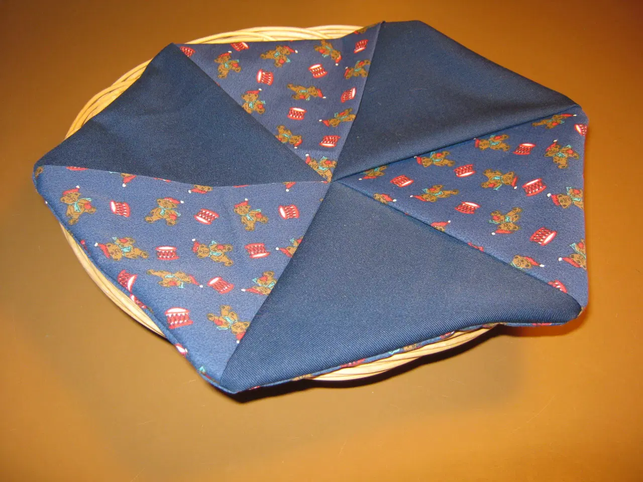 Billede 2 - Brødkurve med patchwork el. grydelapper