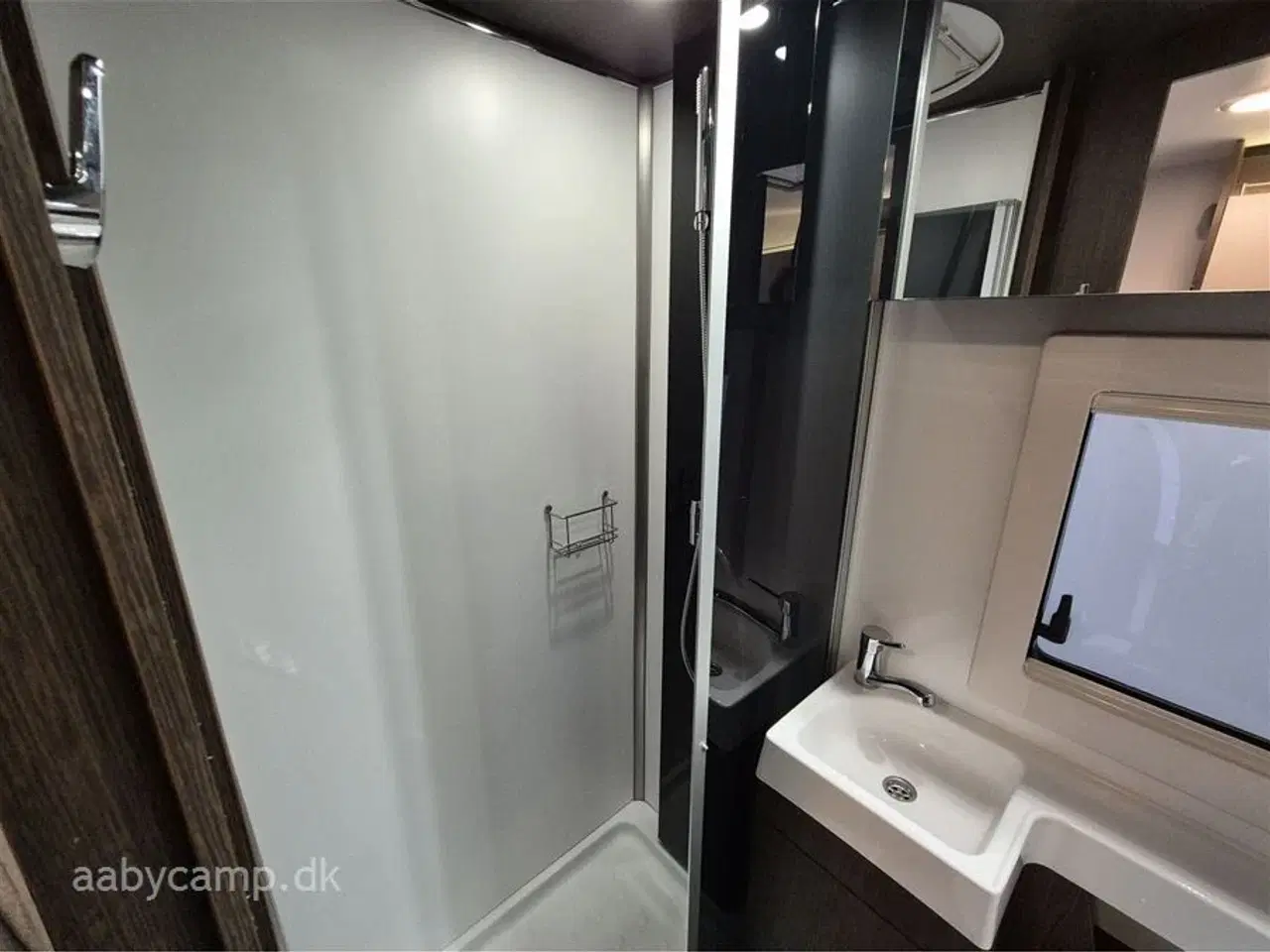 Billede 19 - 2021 - Benimar Sport 323 NK   Den Perfekte Familie camper. NK pakke. automatgear. solceller. 2x lithium batteri. 2000w inverter. Bemærk kun 20,000 Km !!!!