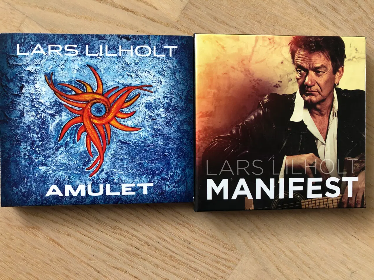 Billede 1 - Lars Lilholt: Amulet og Manifest (CD’ er)