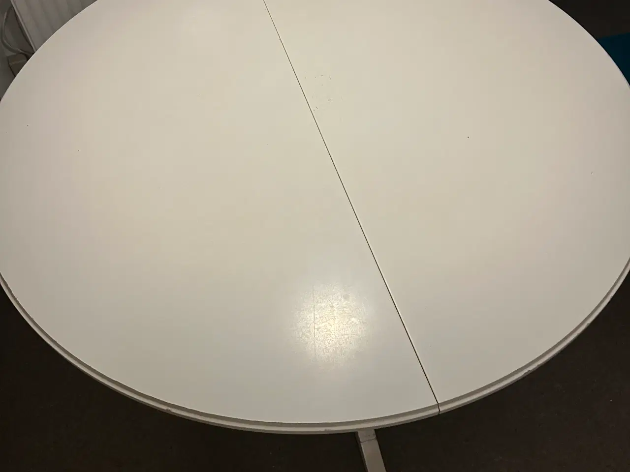 Billede 1 - Hvid Spisebord med 2 tillægsplader