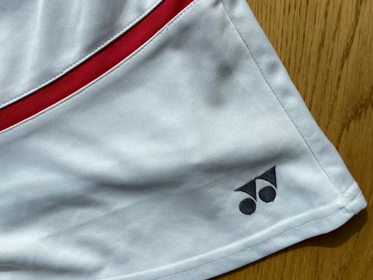 Billede 2 - Yonex nederdel hvid