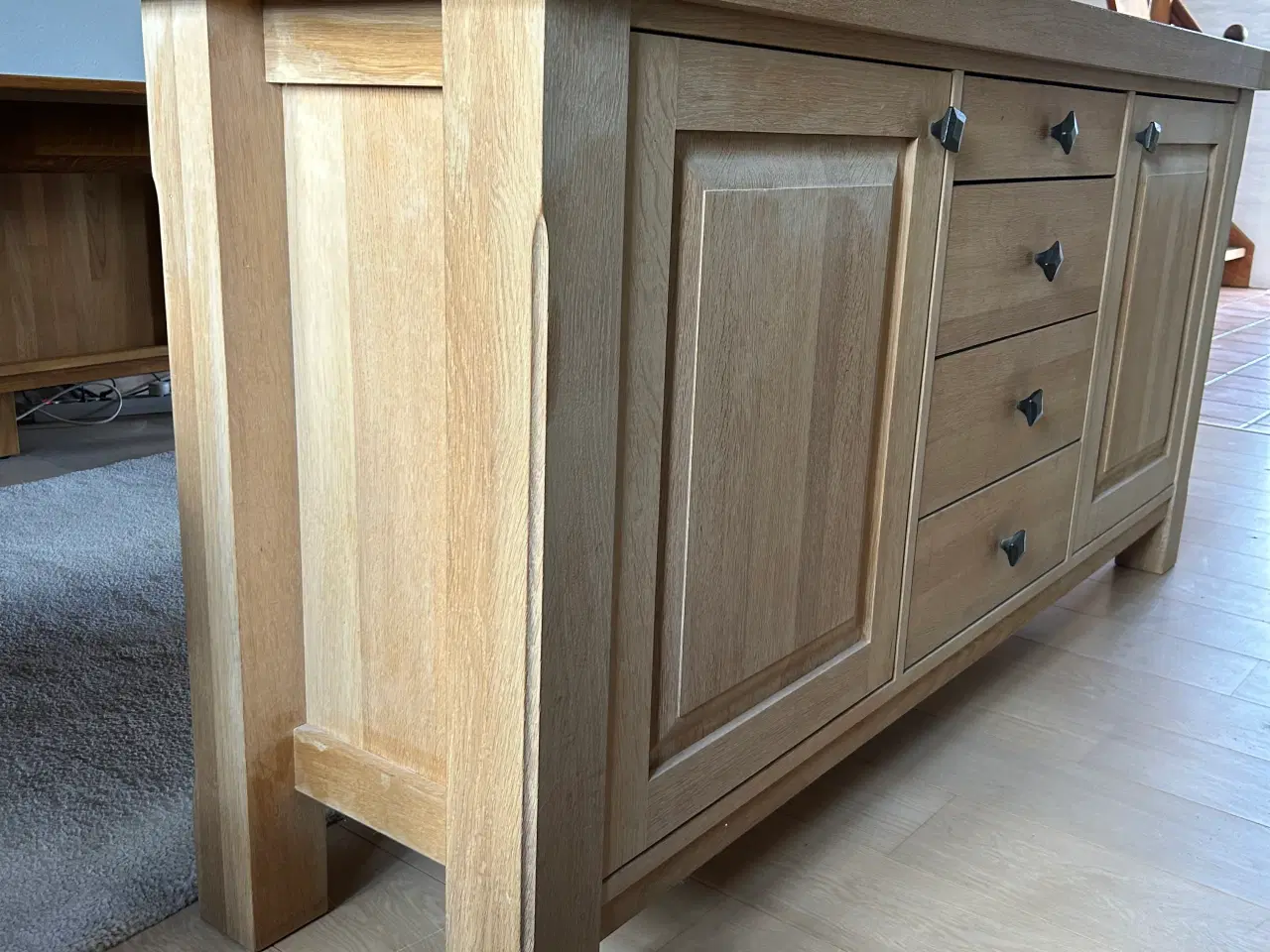 Billede 3 - Skænk massiv eg