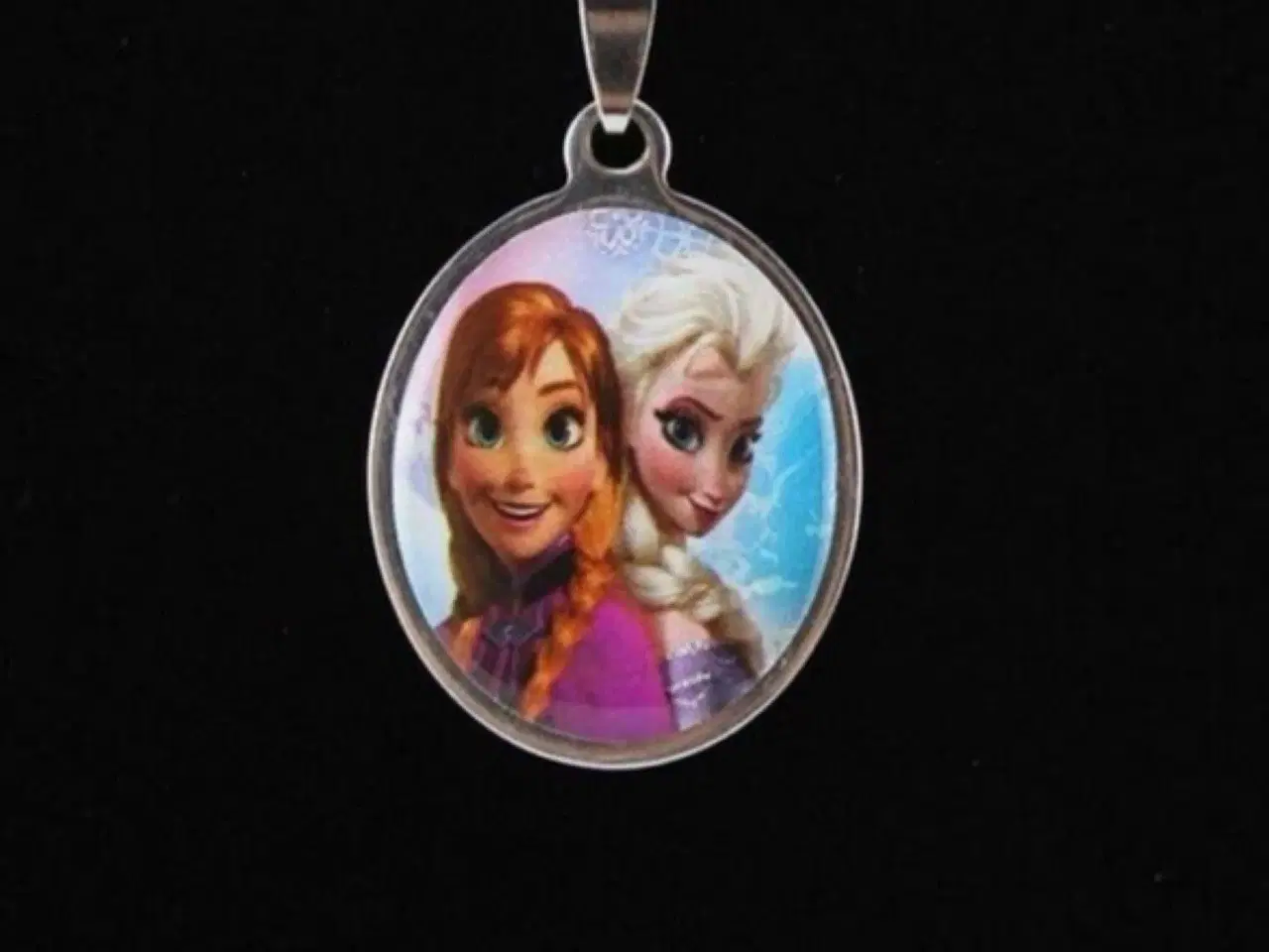 Billede 2 - Frost halskæde med Elsa og Anna halskæde