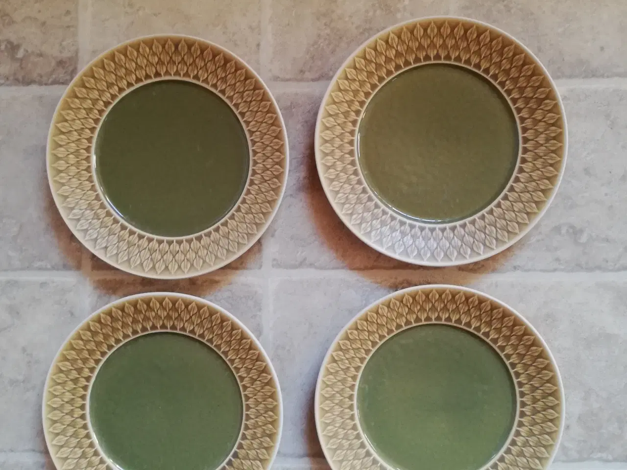Billede 6 - Relief stentøj tallerkener,smørskål,kaffekop,sukke