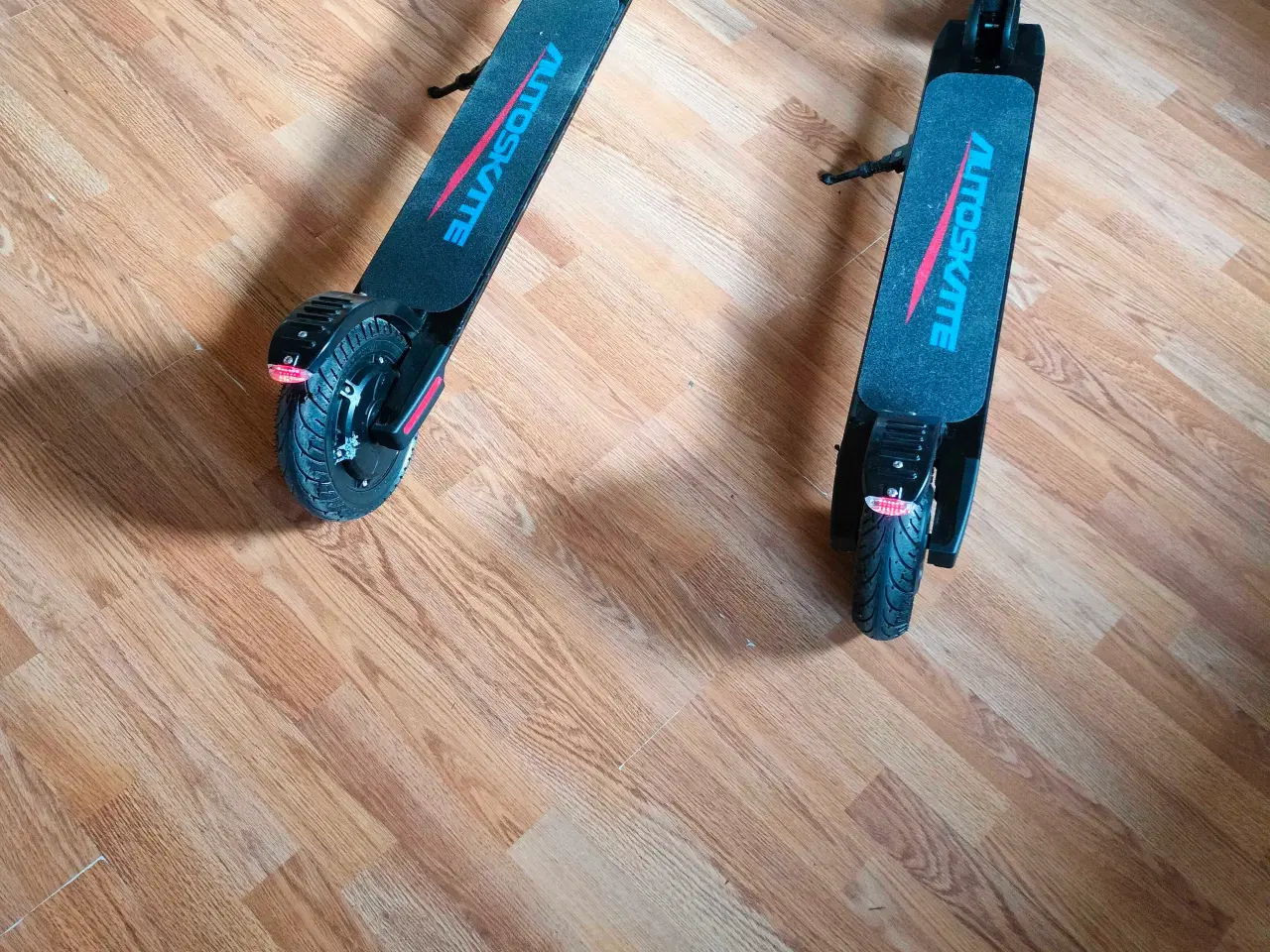 Billede 4 - Autoskate el.løbehjul 2 stk.