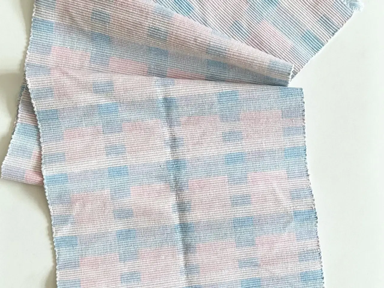 Billede 3 - Bordløber, ruflet med pasteller og frynser, 104 x 32 cm