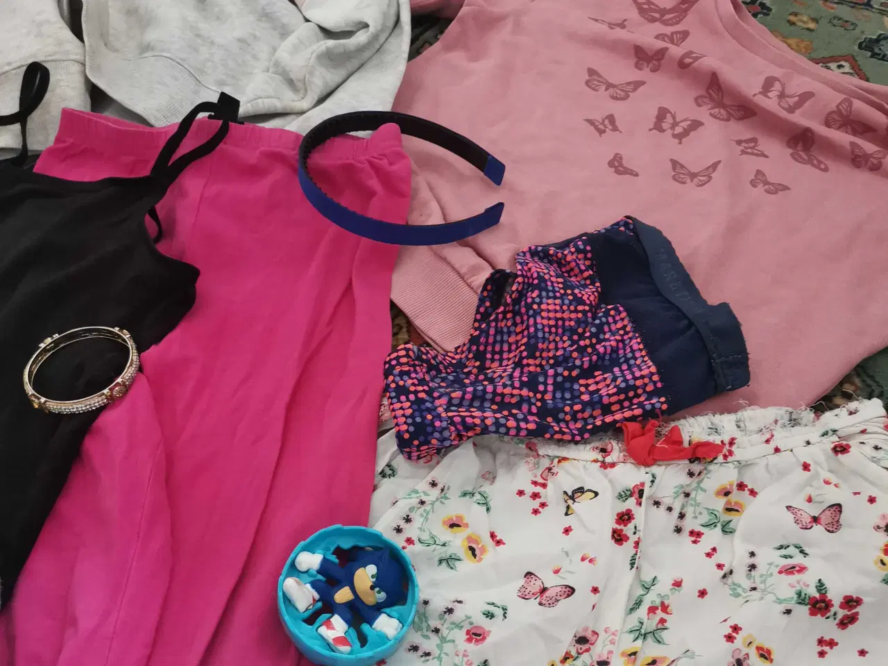 Billede 3 - Tøjpakke til piger 10 år, med tilbehør 5 kr ialt