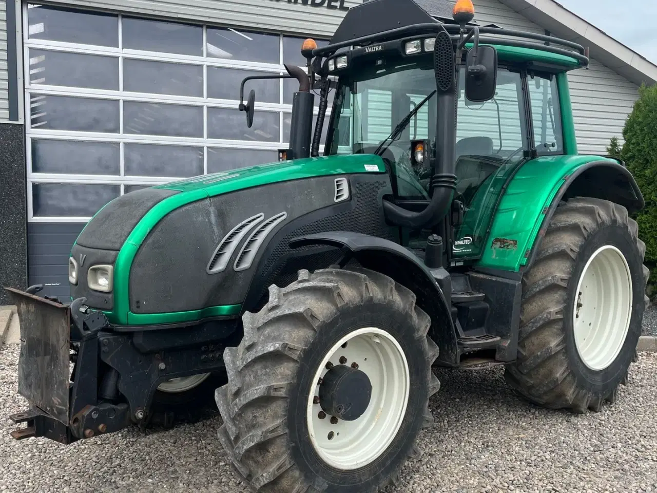 Billede 2 - Valtra T202 Direct med skovinddækning og frontlift
