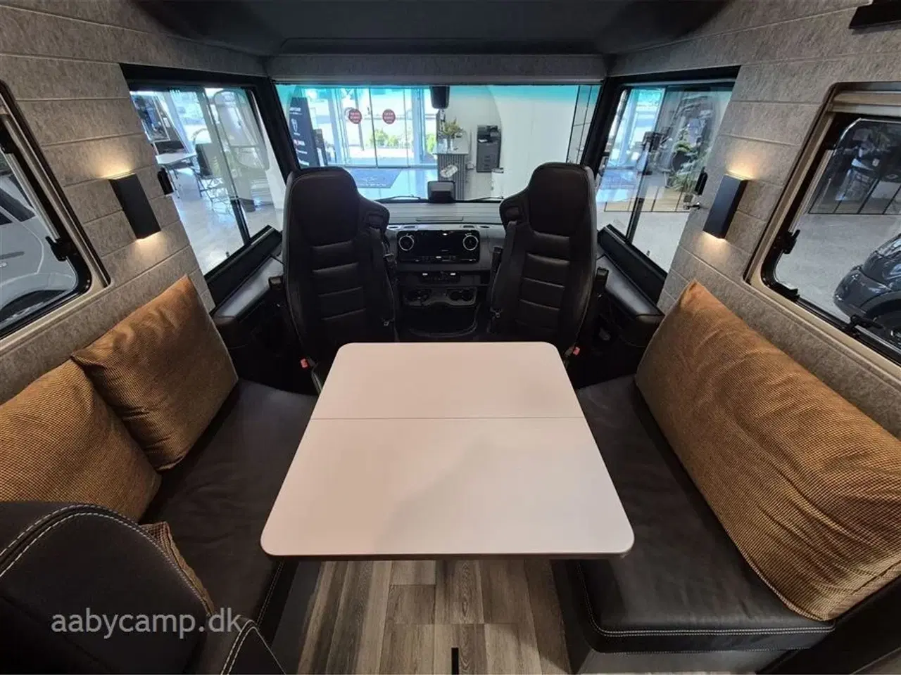 Billede 13 - 2025 - Niesmann+Bischoff Arto 78   solceller. 3x150 Ah lithium batterier. 3000w inverter. Elektrisk markise. Udv. gas/vand. Helårsdæk. 2x TV. Duo control. luft undervogn. Hydrauliske støtteben.