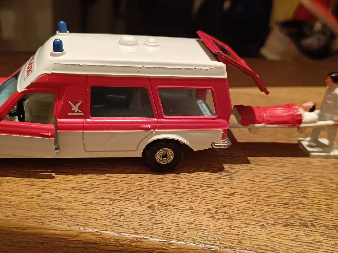 Billede 1 - Corgi ambulance falck